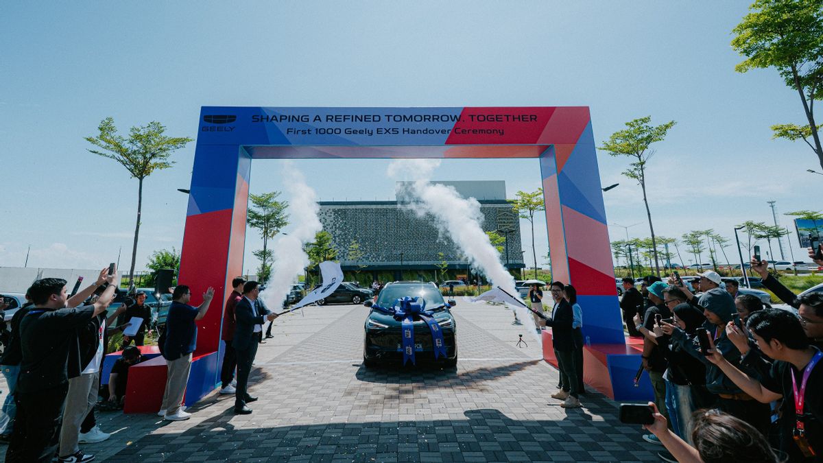 Geely Resmi Serah Terima Unit EX5 dengan Konsumen dan Perkenalkan Komunitas di Indonesia