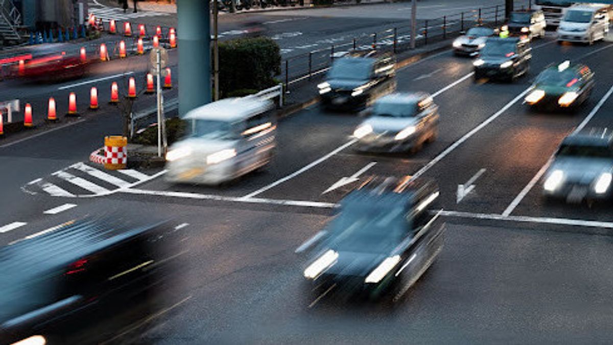 Become A Congestion Point, Dishub Tests Traffic Light Santa Engineering