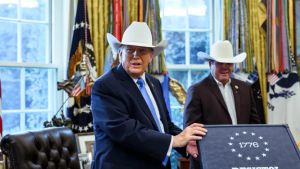 Trump Ngotot Bujuk Inggris yang Tolak Kirim Kapal Perang ke Selat Hormuz