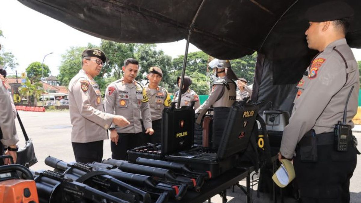 Police Headquarters Team Checks Sapras For 2024 Election Security In Central Lombok