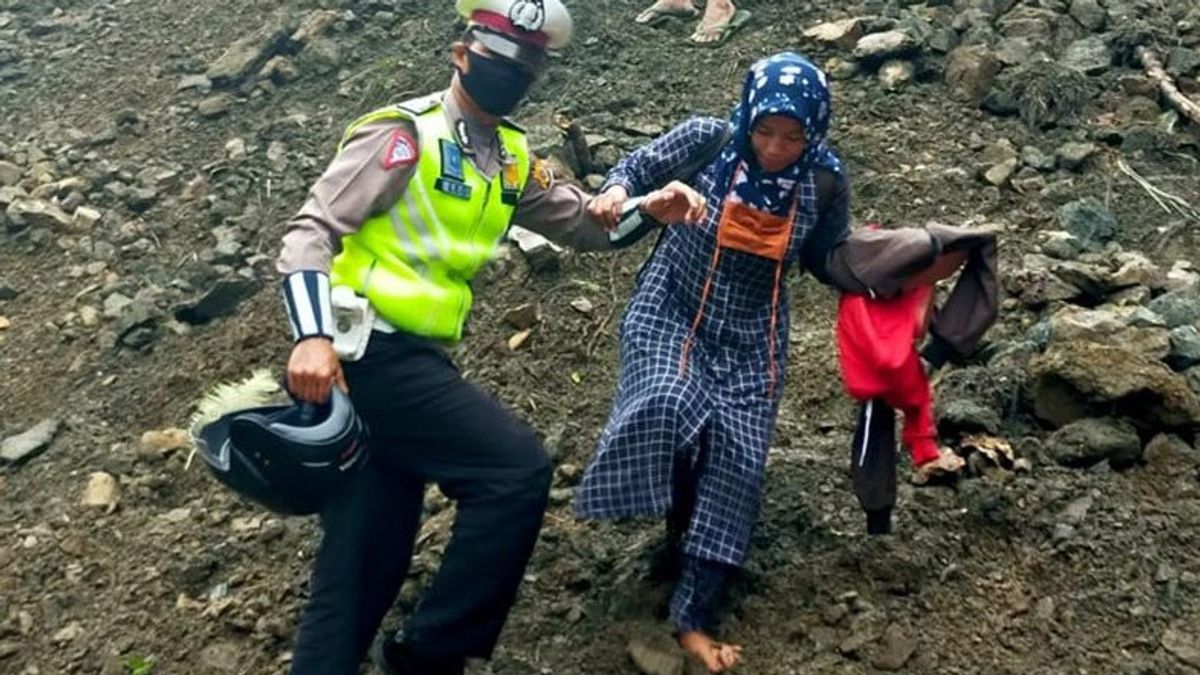 3 Glissements De Terrain Près De L’accès à Gayo Lues Aceh Road