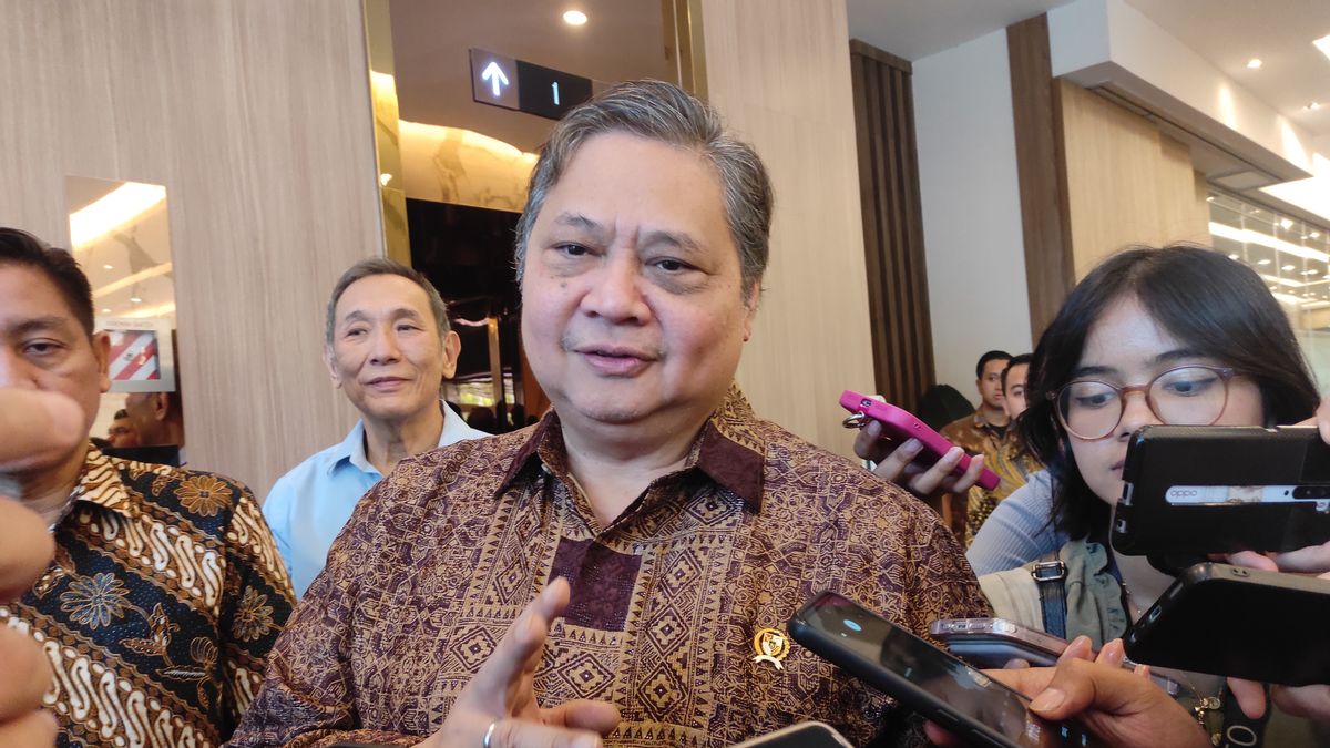 アイルランガは、成果のあった地域に7860億ルピアの財政的インセンティブを提供するプブラウォの祝福を求める