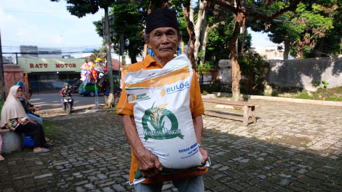 بولوغ بدأت في إعادة توزيع المساعدات الغذائية الأساسية في جميع أنحاء إندونيسيا