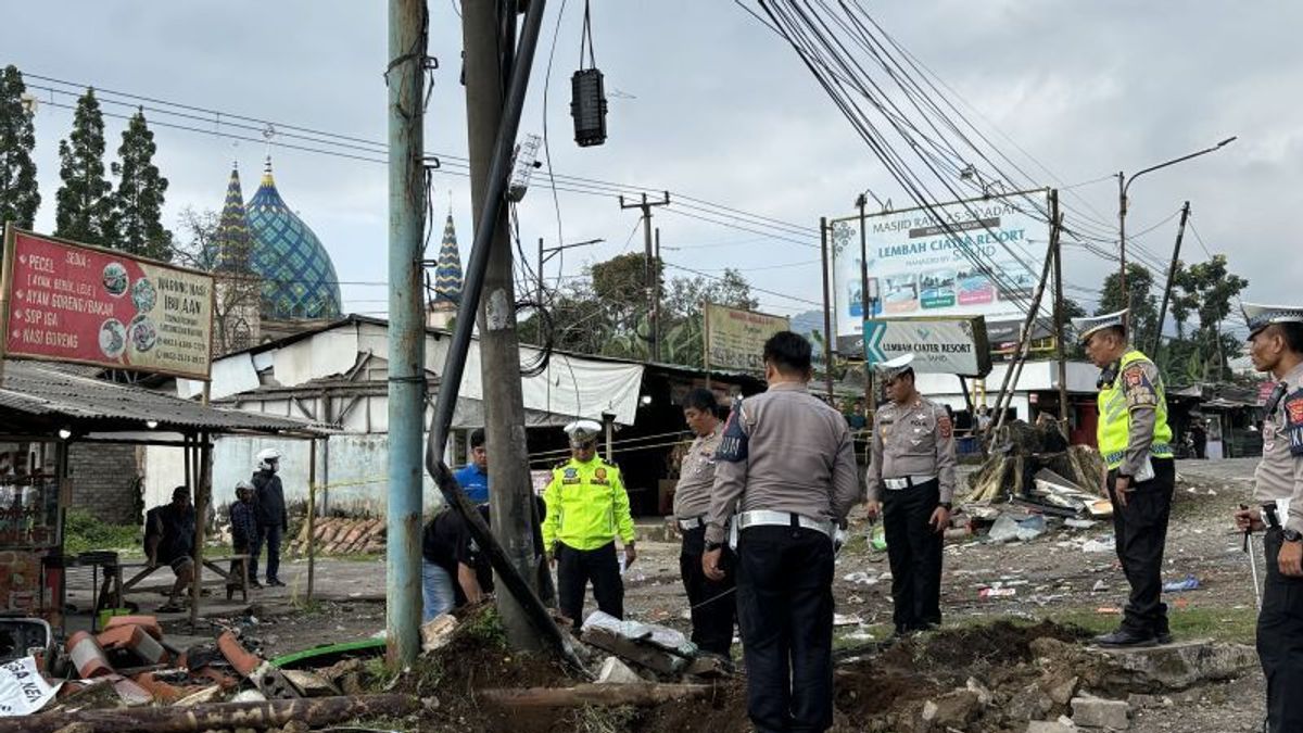 Overturned Bus Driver In Ciater Found Selamat