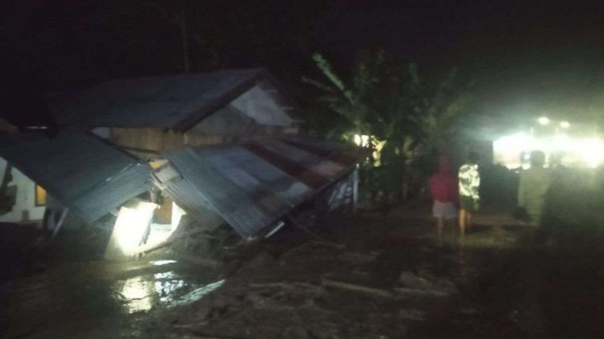 Inondation aérienne atteint le village de Balongga Sigi, bois à Batu Besar atteint la colonie