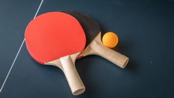 Pourquoi le tennis de table est-il noir et rouge? Cela fonctionne différemment