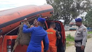 Tim SAR Terus Cari Said Latu yang Hilang karena Kapal Terbalik Dihantam Ombak di Perairan Gunak