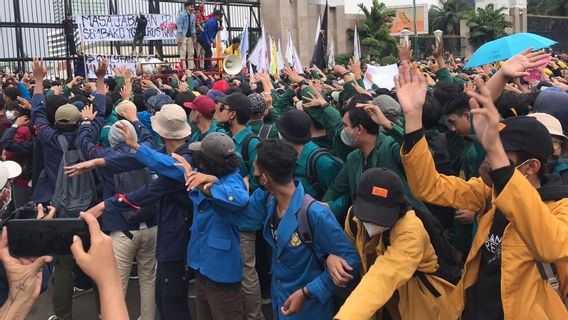 Demo di DPR, Mahasiswa Unila Malu Menteri Jokowi Tak Bisa Apa-Apa, Malah Tambah Utang Negara