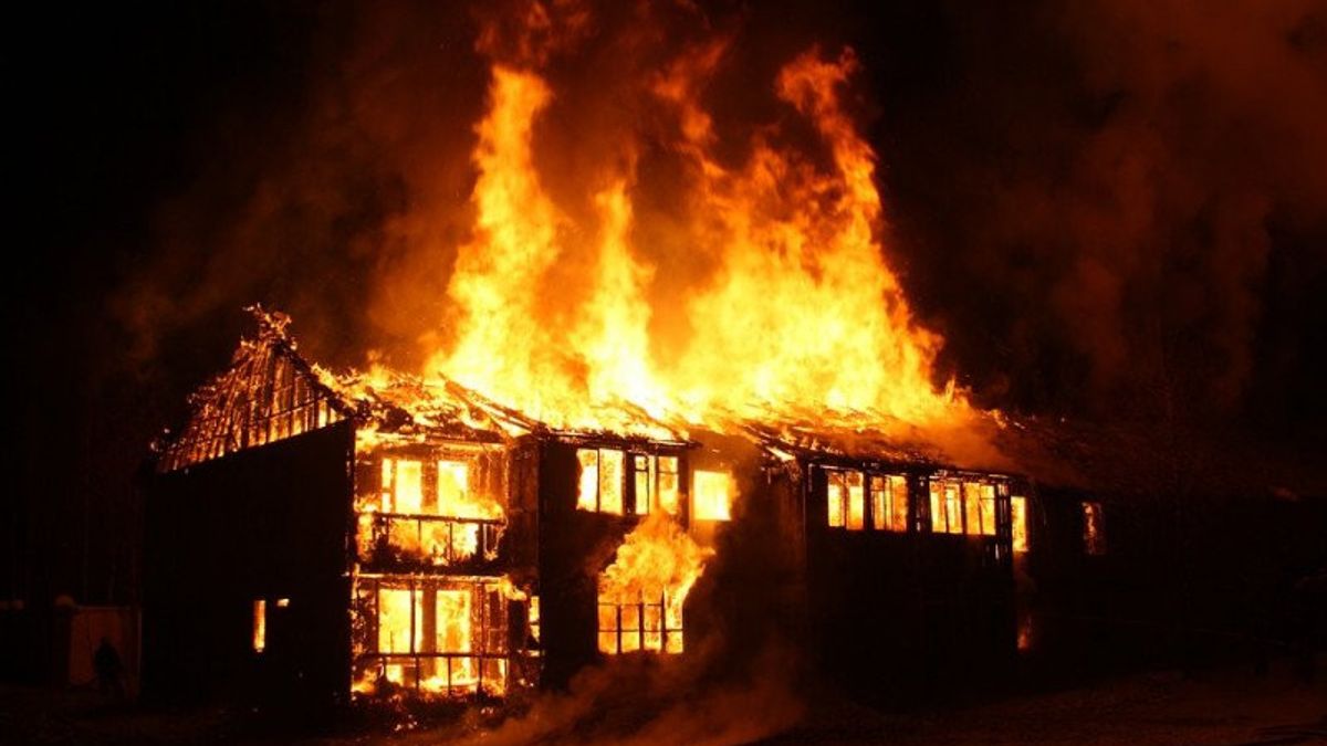 Rumah Sakit Rujukan COVID di Romania Terbakar, 9 Orang Tewas, Pasien Barhamburan Loncat Lewat Jendela