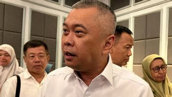 وزير النقل يؤكد تعزيز الطيران المحلي بينما تغلق دول أخرى المجال الجوي