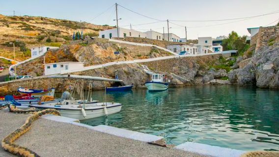 Intéressé à déménager pour une petite île en Grèce? Les nouveaux habitants paient 8,3 millions de roupies par mois