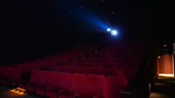 アニス：ジャカルタの映画館はまもなくオープンします