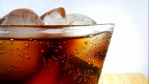 Berita Kesehatan: Kenali Risiko Pada Tubuh Bila Minum Soda Setiap Hari