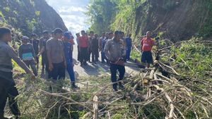 Jembatan Bobisingo Halmahera Utara Ambruk Diterjang Banjir