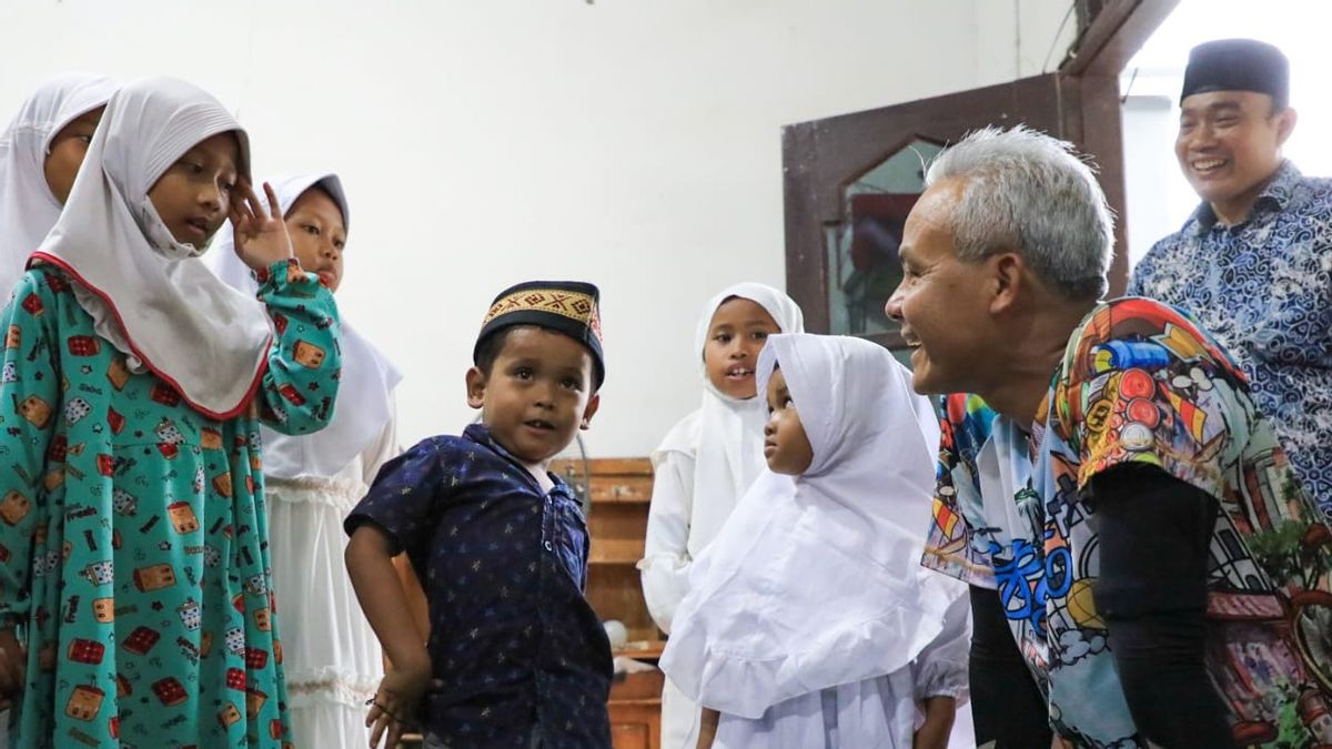 Surprise For Noor Hidayah Orphanage: Visited By Ganjar While Bringing Noodles And Cooking Oil