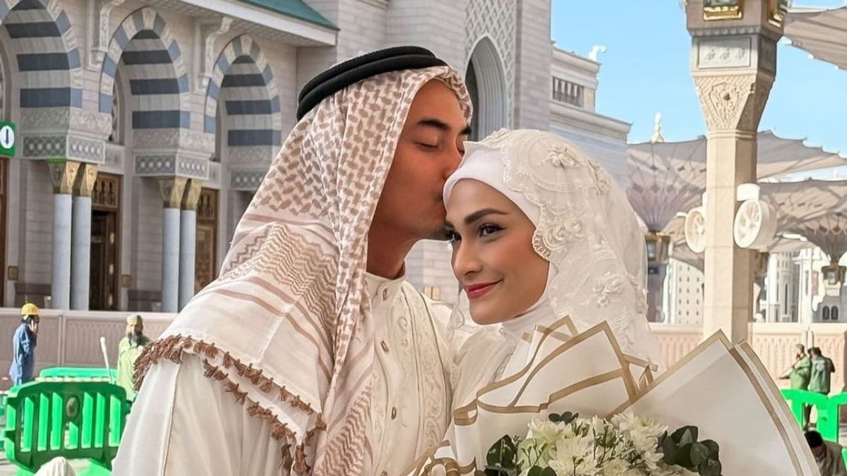 Selamat, Zumi Zola dan Putri Zulhas Resmi Menikah di Madinah