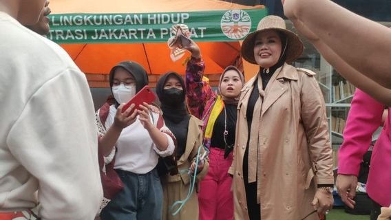 Elly Sugigi Dukung Kreativitas Para Remaja di Ajang Citayam Fashion Week