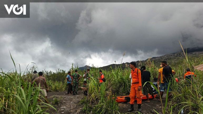BNPB Cari Tiga Pendaki Hilang di Gunung Dukono Pasca-Erupsi 3.000 Meter