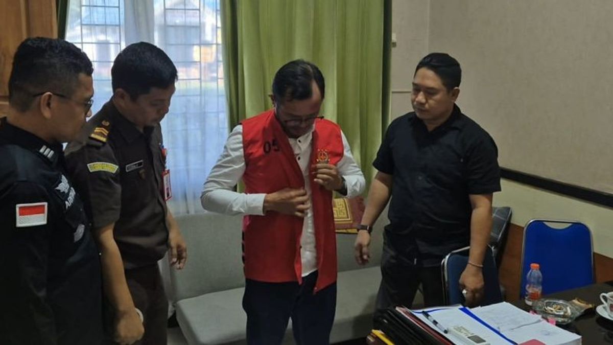 Kades Amolengu涉嫌腐败Rp11亿村庄资金被Kejatri Konsel Sultra拘留