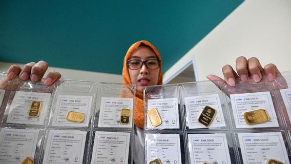 Lelah Tembus Rekor, Harga Emas Antam Akhirnya Turun ke Rp1.117.000 per Gram