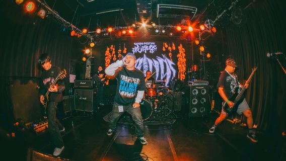 فرقة من باند أصل باندونغ تنجذب إلى موسيقى الهاردكور في طوكيو وناغويا