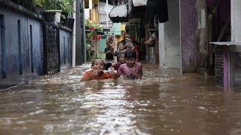 アニスの部下は今日ジャカルタの洪水の原因を明らかにします：降雨は排水システムの容量を超えています