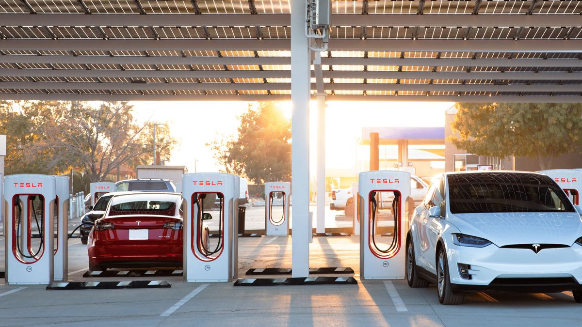 In Addition To The US, Tesla Expands Fast Charger Networks To The UK