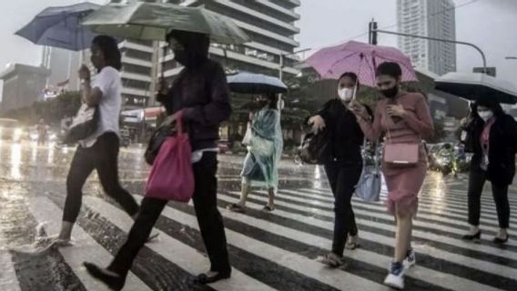 Siap Payung! BMKG Prediksi Hujan Ringan di Jakarta Hari Ini