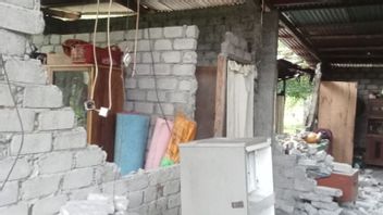 Des dizaines de maisons dans le quartier de Morotai se sont effondrées en raison d’un tremblement de terre de magnitude 5,6