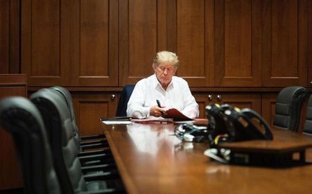 Trump Tanda Tangani Perintah 