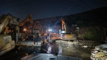 DKI LH Deploys 13 Excavators to Evacuate Bantargebang TPST Waste Landslide