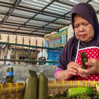 Pedasnya Rujak Khas Cirebon Hantarkan Asa Machmudah Pergi ke Tanah Suci