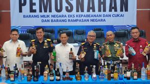 Lindungi Ekonomi Indonesia, Ratusan Ribu Botol Miras Terkenal Dimusnahkan Bea Cukai