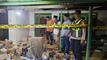 팔메카산 경찰서, 높은 폭발력을 지닌 불꽃 제품을 해체