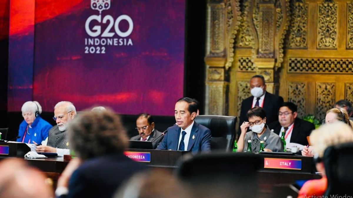 まず、G20の後、ジョコウィは投資家の前でダウンストリームとIKNを完全に解体します
