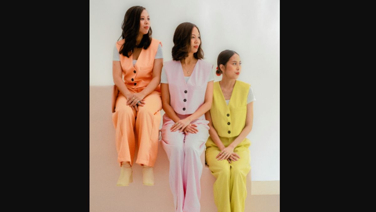 Neighboring Country Collaboration Present At The Gempita Hari Raya Song From The Impatient Sisters