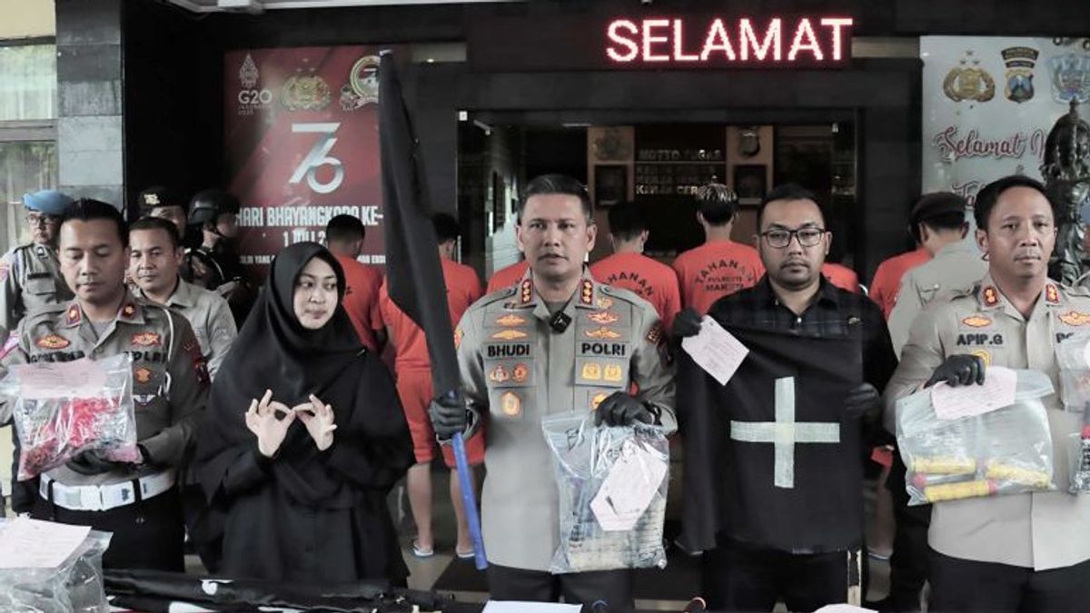 Police Have Named 7 Suspects Of The Aremania Demonstration