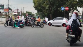 الحفاظ على اللياقة البدنية والتركيز أثناء الصيام، يتم تقليل ساعات الدراسة للطلاب في باليمان