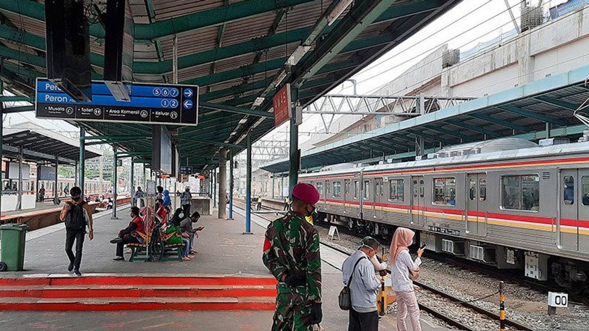 交通部长布迪 · 卡里亚命令 Pt Kci 在曼加拉伊车站增加官员
