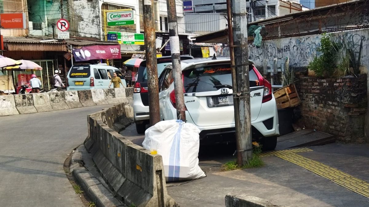 Pemprov DKI Pasang 10 Kamera CCTV Awasi Parkir Liar di Tanah Abang