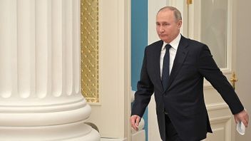 在世界制裁的威胁下，普京与俄罗斯商界举行会议
