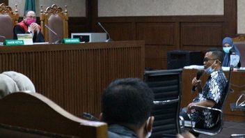 ピンキ検察官のセッションで、アンディ・イルファン・ジャヤは、会議の証拠があったので、彼が彼のiPhone8を海に投げ込んだことを認めます