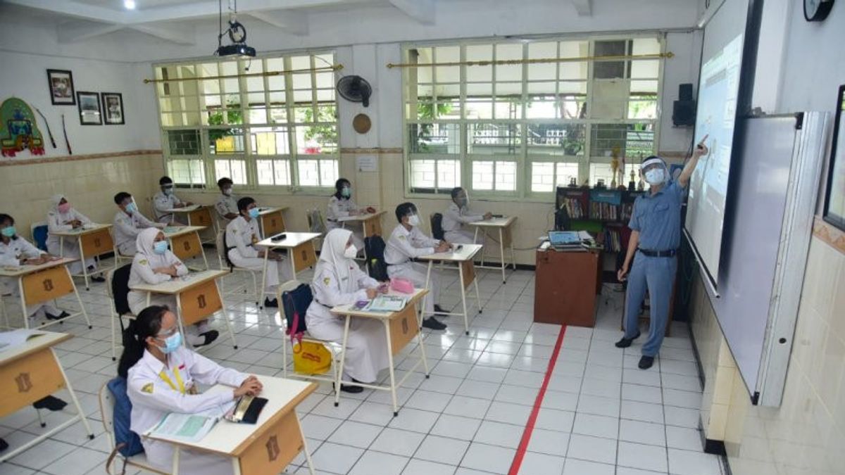 Sekolah Tatap Muka di Surabaya Diawasi Ketat, Begini Saran DPRD
