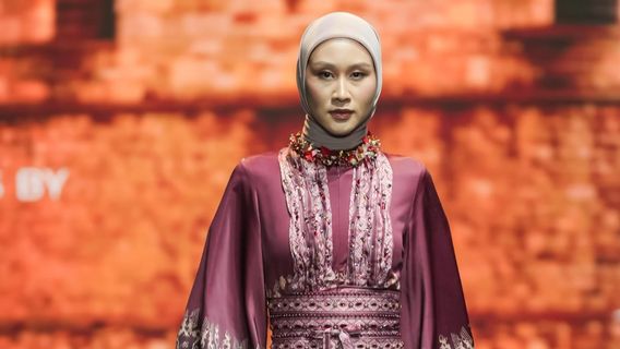 Baju Warna Burgundy Cocok dengan Jilbab Warna Apa? Ini 7 Rekomendasinya
