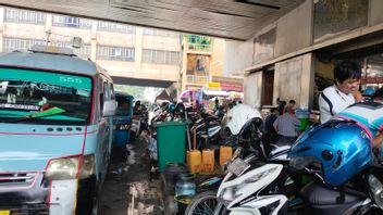 The Situation Of Tanah Abang Market Like A Cusut Thread: Trotoire Becomes A Illegal Parking Field, Traders Are Charged With Extortion
