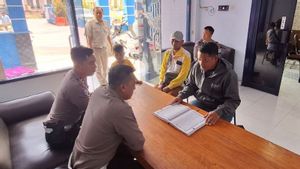 Police Sanction Traffic Violators In Central Lombok By Reading The Al-Qur'an