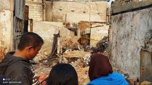 Banyak Bangunan Ambruk di Gang Kober Petojo Selatan, Warga Tak Habis Pikir Api Menyebar Begitu Cepat