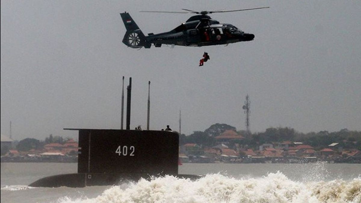 Submarino indonesio es encontrado...destrozado en tres partes.