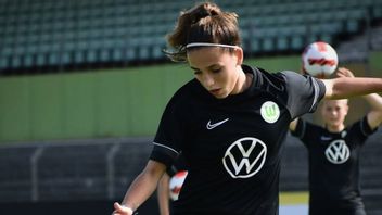The Naturalization Polemic Of Djenna De Jong, PSSI Berkelit