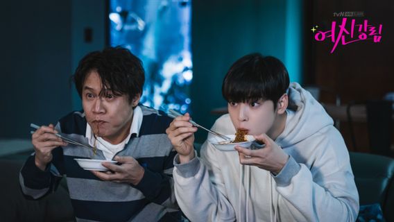 Lee Su Ho dan Ayah Joo Kyung Makan Bersama di Episode Terbaru <i>True Beauty</i>